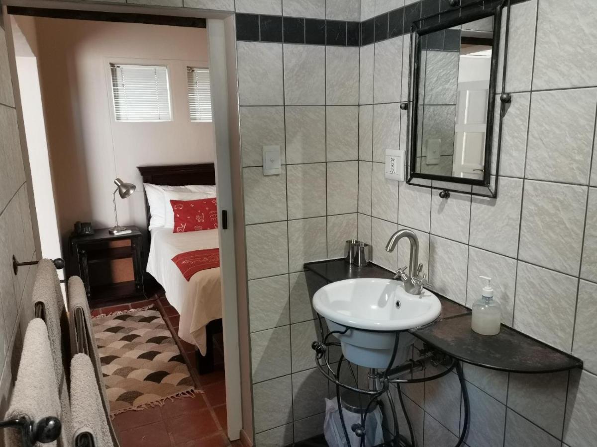 Londiningi Guesthouse Windhoek Kültér fotó